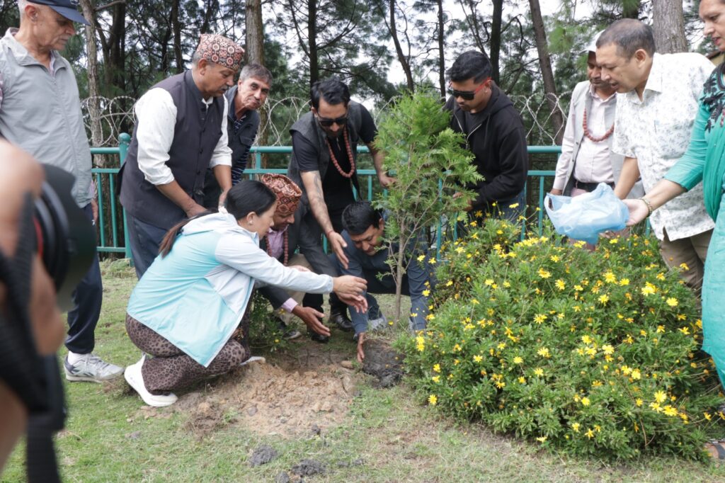 गोकर्ण सहिद पार्कमा संविधान दिवस मनाइयो 